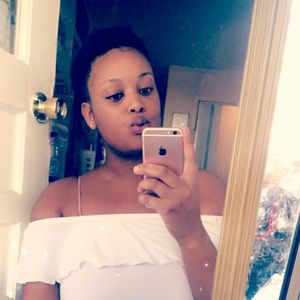 Meet your Posher, Dejohna